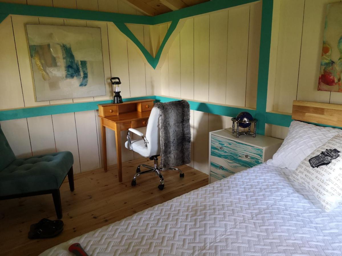 Dreamers Writing Farm, 3 Wooded Acres, Hepworth Sauble Beach Exteriör bild